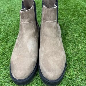 Universal Thread Chelsea Lug Sole Boots Women 8.5 Taupe Good